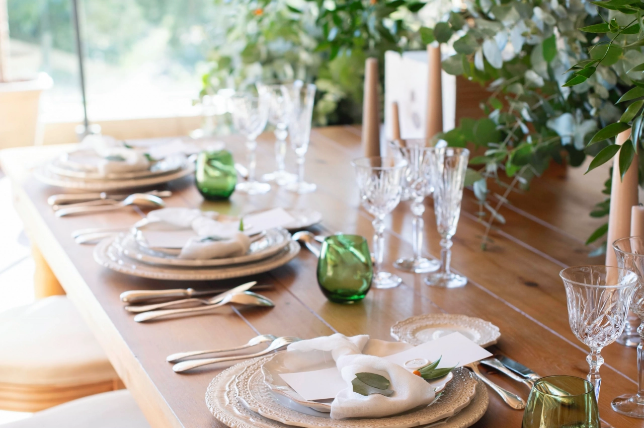 Palette pastel chic pour une ambiance douce et romantique, créée par Soréa Event dans le Lot.
